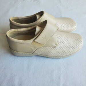 Portofino Sand Perforated Stretch Shoes Size 8 (41) NWOT